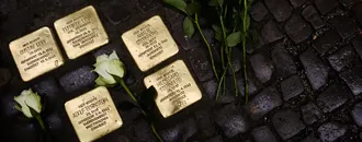 Allemagne : Une Ville Interdit les Stolpersteine, Pavés Dédiés aux Victimes du Nazisme