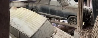Çökmek Üzere Olan Binalarda Onlarca Klasik Otomobil Bulundu