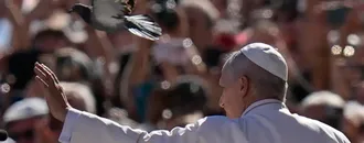 En Direct : Le Pape Léon XIV S'Envole pour une Première Visite en France Très Attendue