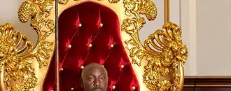 La Fastuosa Coronación del Nuevo Rey Ugandés de Toro Que Pone Fin al Rocambolesco Culebrón Dinástico