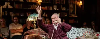 Tru – Review: A Five-Star Performance of a Three-Star Script About the Life of Truman Capote