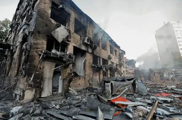 Al Menos Cuatro Muertos En Un Ataque Ruso Contra La Infraestructura Industrial y Portuaria De Mikoláyiv