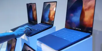 Microsoft, Apple'a Meydan Okudu: Bilgisayarlarda Yapay Zeka Yarışı Hızlandı