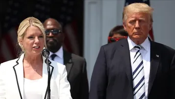 Trump’tan Epstein Hamlesi: Adalet Bakanı Bondi'yi Görevden Alacak