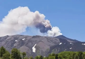 Etna Yeniden Harekete Geçti: Hava Ulaşımı Aksadı