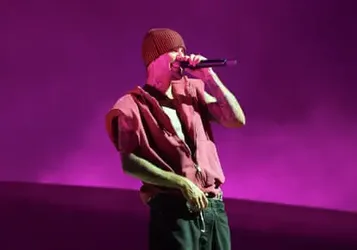 Justin Bieber Performs Surprise Acoustic Gig in Beleaguered Los Angeles Park
