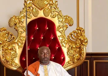 La Fastuosa Coronación del Nuevo Rey Ugandés de Toro Que Pone Fin al Rocambolesco Culebrón Dinástico