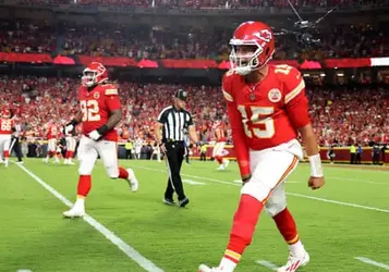 Patrick Mahomes triumphant on NFL return as Chiefs beat up misfiring Broncos