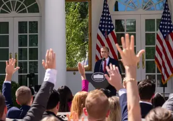 The Washington Press Corps Needs to Boycott White House Events   | Margaret Sullivan