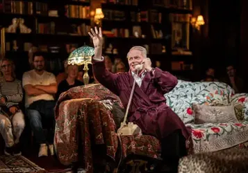 Tru – Review: A Five-Star Performance of a Three-Star Script About the Life of Truman Capote