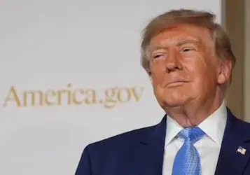 Trump Lanza una Página Oficial de Información sobre el Gobierno de EE UU Que Le Desmiente