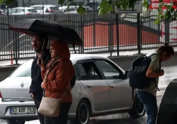 Yeni Haftaya Dikkat! Sıcaklıklar Düşüyor, Yağış Birçok İli Vuracak