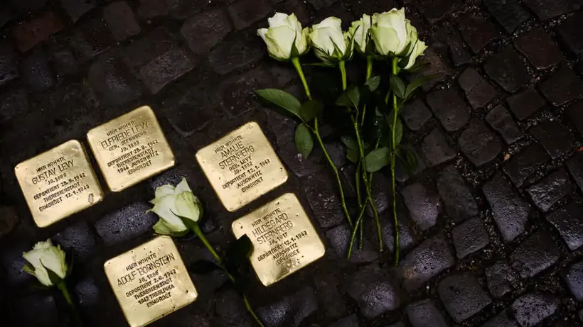 Allemagne : Une Ville Interdit les Stolpersteine, Pavés Dédiés aux Victimes du Nazisme