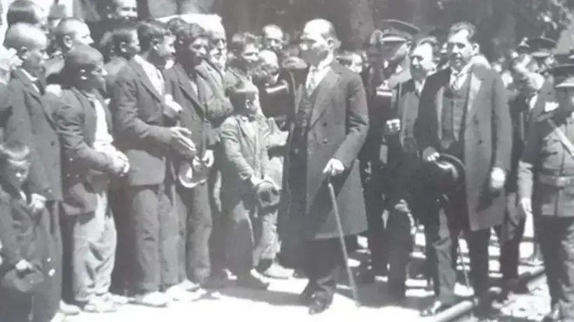 Atatürk'ün Keşfedilmemiş Fotoğrafları: Tarihin Tozlu Sayfalarından