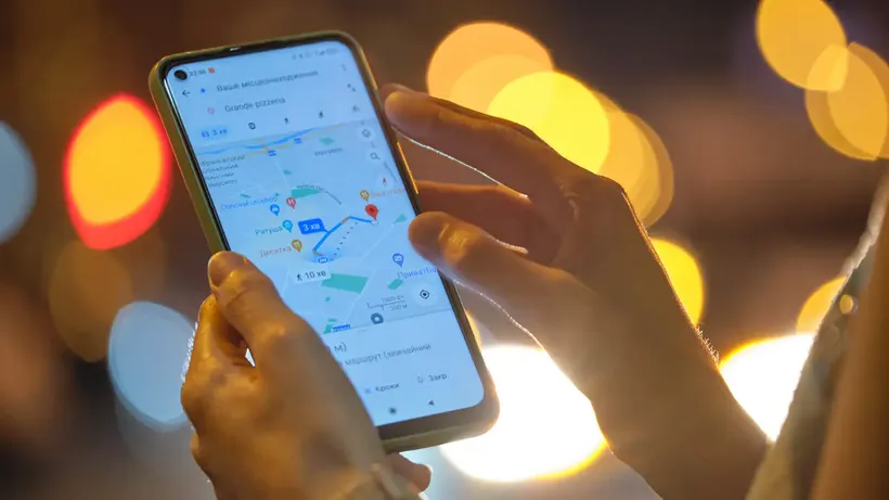 Google Haritalar'ın Tek Bir Hatası, Trafiği Nasıl Kilitledi?