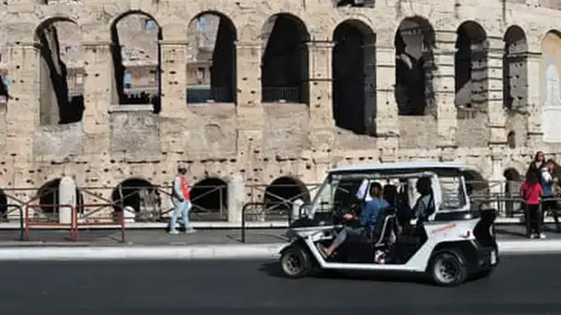 ‘I Have to Dodge Them All the Time’: Rome Locals Incensed by Rise in Golf Cart Tours