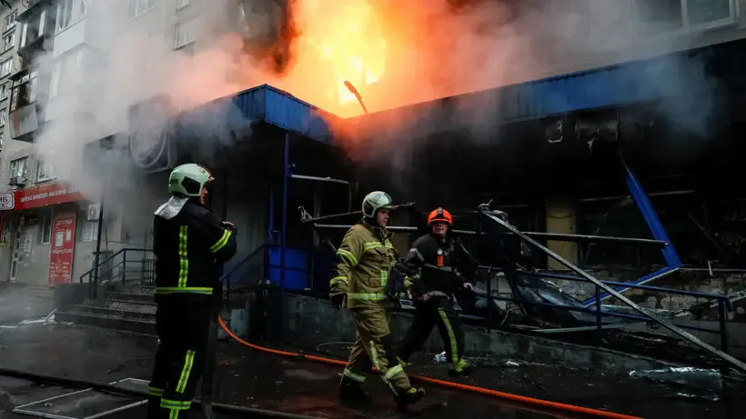 Nouvelles Frappes Russes et Ukrainiennes, au Moins 16 Morts dans les Deux Camps