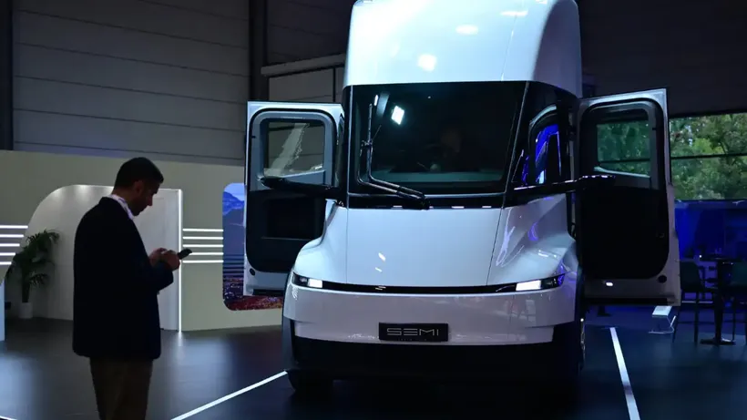 Tesla’nın 2017’de Gösterdiği Dev Araç Semi, Sonunda Seri Üretime Giriyor