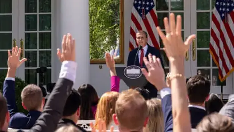 The Washington Press Corps Needs to Boycott White House Events   | Margaret Sullivan