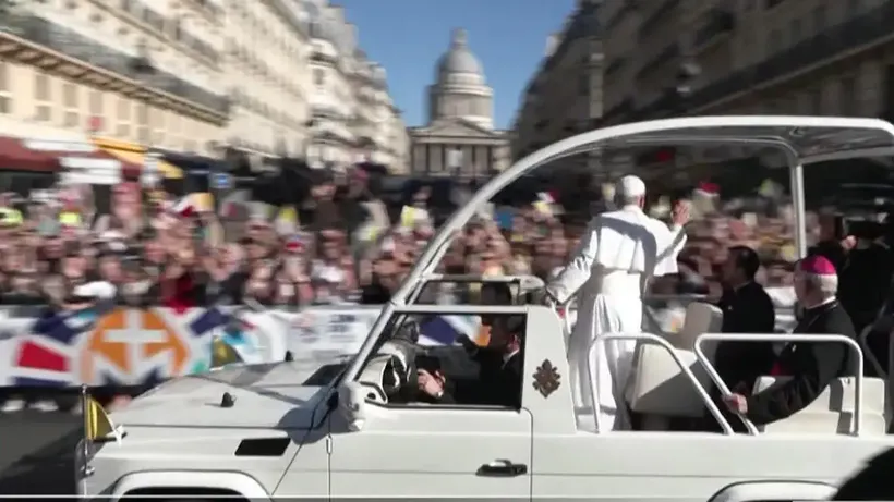 Visite du Pape en France : Les Hôtels Font le Plein, les Retombées Restent à Mesurer