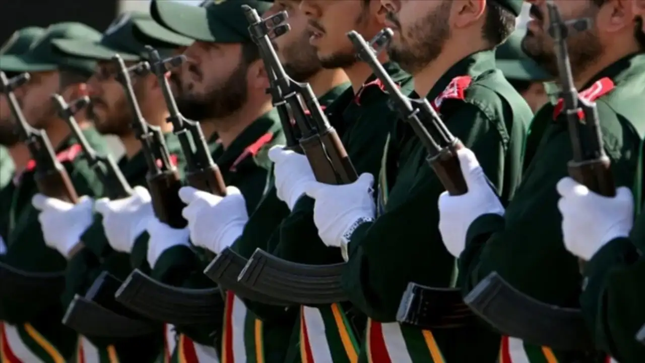 İran Devrim Muhafızları: İran Adalarında Mezarlıklar Hazırladık