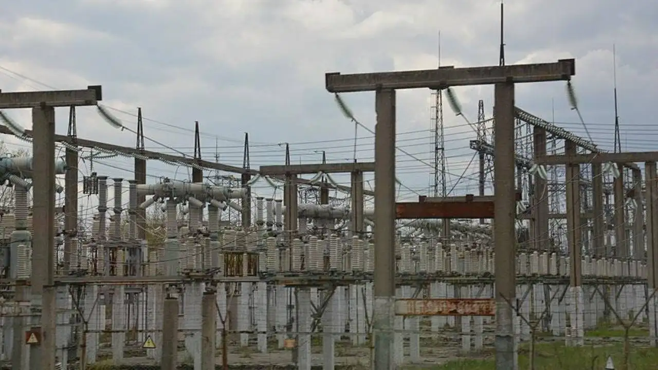 İran'da, Elektrik Santralleri Çevresinde "İnsan Zinciri" Etkinliği