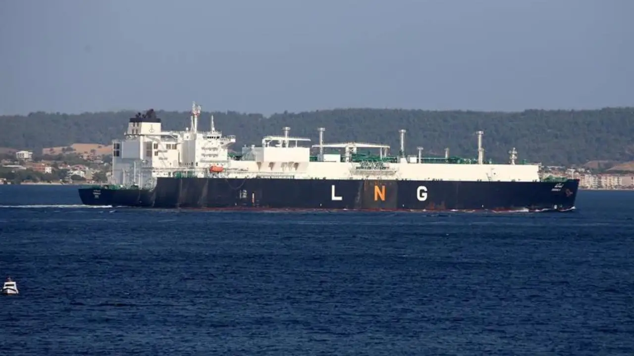 Katar LNG Tankeri Savaş Sonrası İlk Kez Hürmüz Boğazı'nı Geçti